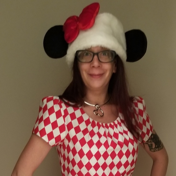 Meet your Host Posh-keteer Ambassador Starletto for nightly shows with Music - Picture 14 of 15